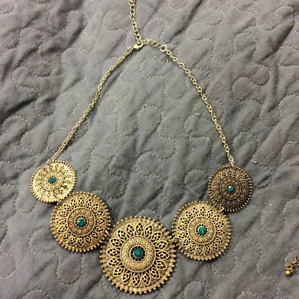 DONATED // Necklace lot of 8 - Picture 2 of 16